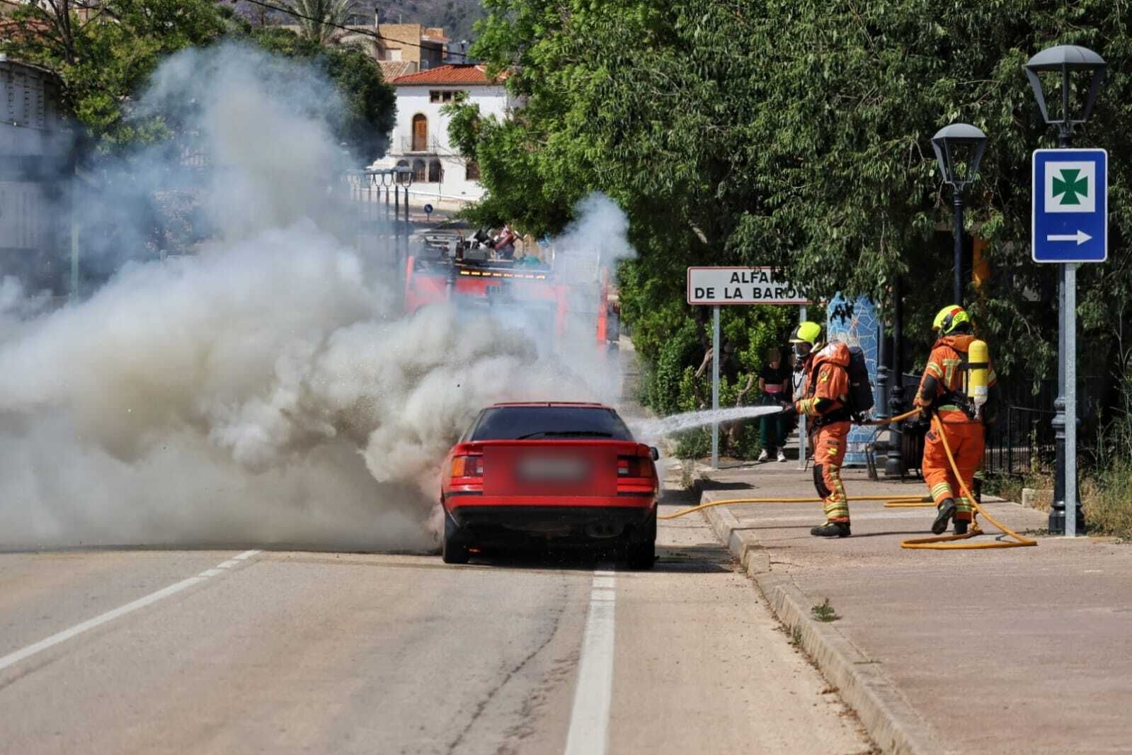 Arde un coche en Alfara de la Baronia