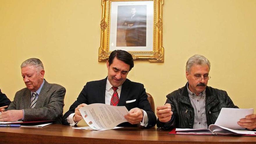 Suárez-Quiñones, durante la firma de un convenio en León.