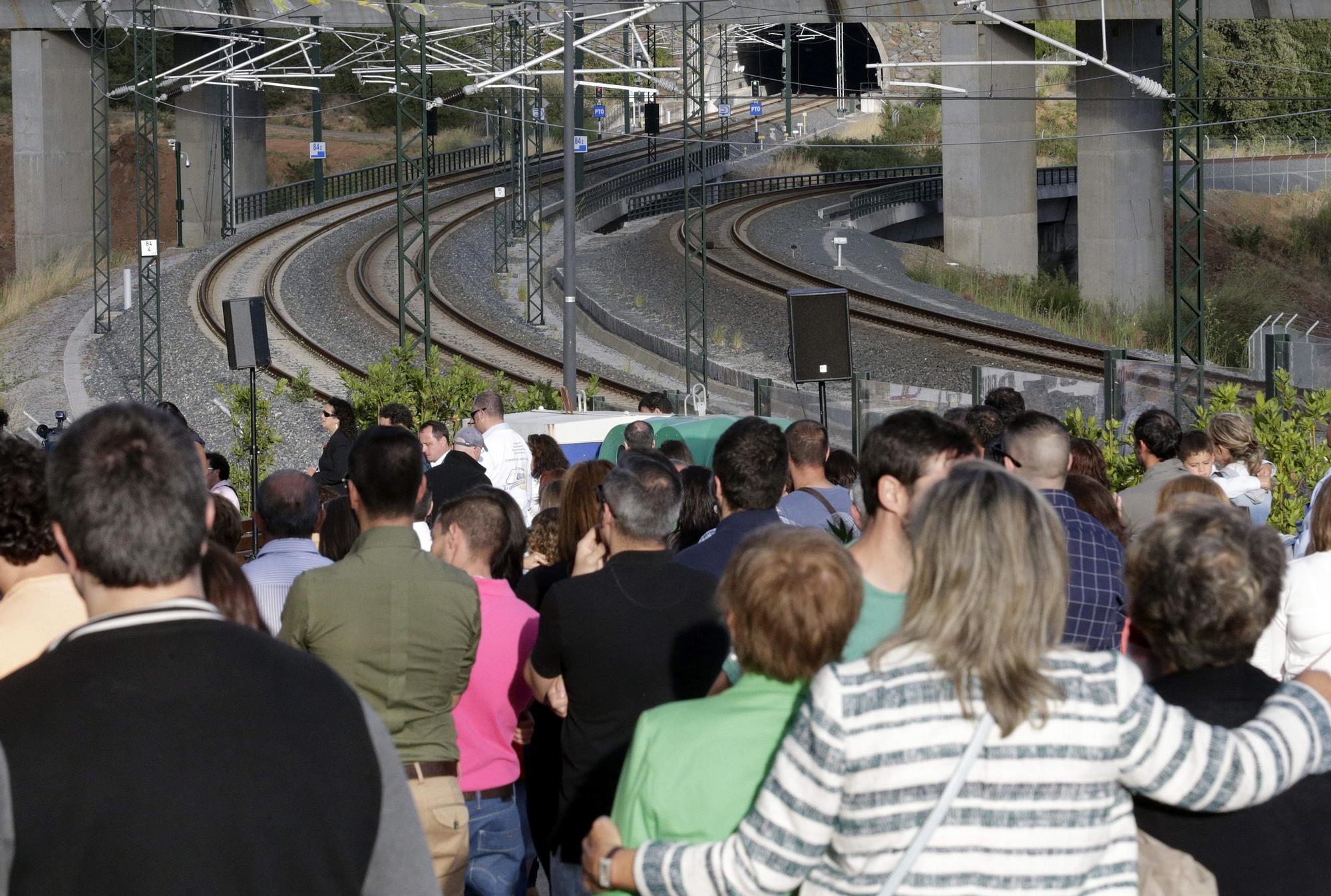 Víctimas y familiares de las víctimas del accidente durante una concentración en 2019