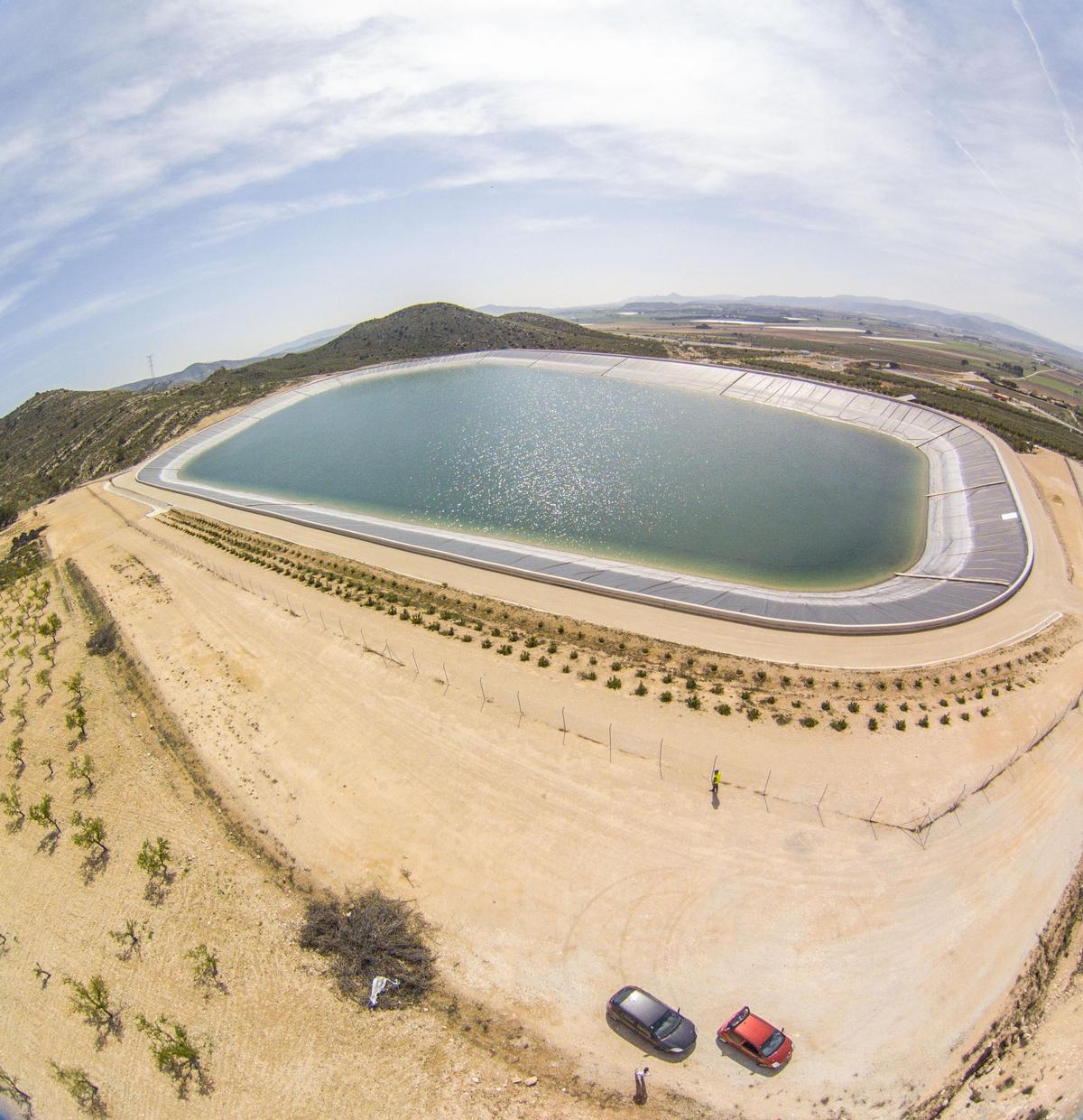Embalse de La Cuesta en Villena, que regula las aportaciones del trasvase Júcar Vinalopó