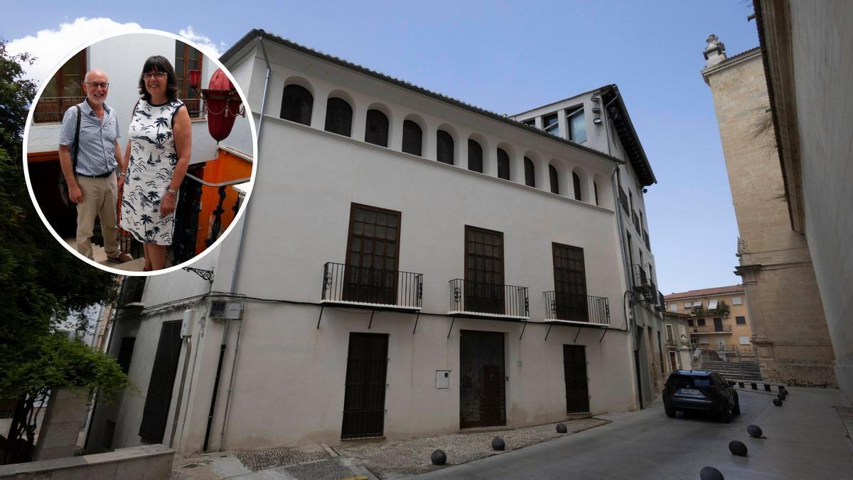 La Casa Fabra, junto a la Seu de Xàtiva. En el círculo, la pareja de propietarios ingleses.