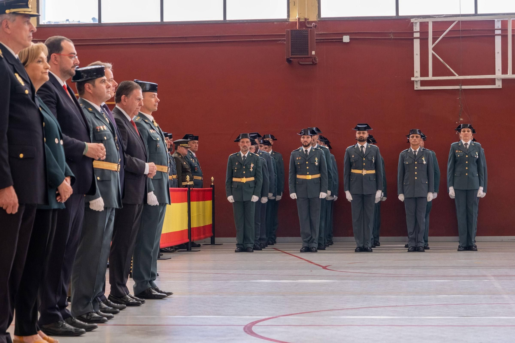 EN IMÁGENES: Así fueron los actos en Oviedo del 179 aniversario de la Guardia Civil