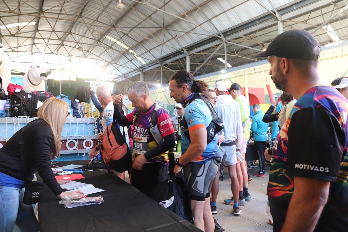 La Anaga Trail llena de juguetes a los niños