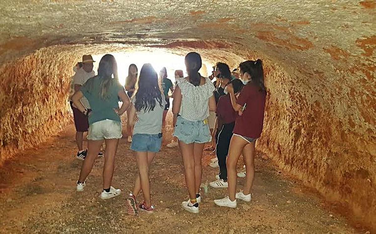 Los jóvenes se convierten en guías por sus pueblos