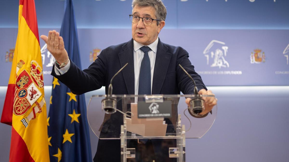 El portavoz del PSOE en el Congreso, Patxi López, durante una rueda de prensa posterior a la Junta de Portavoces.