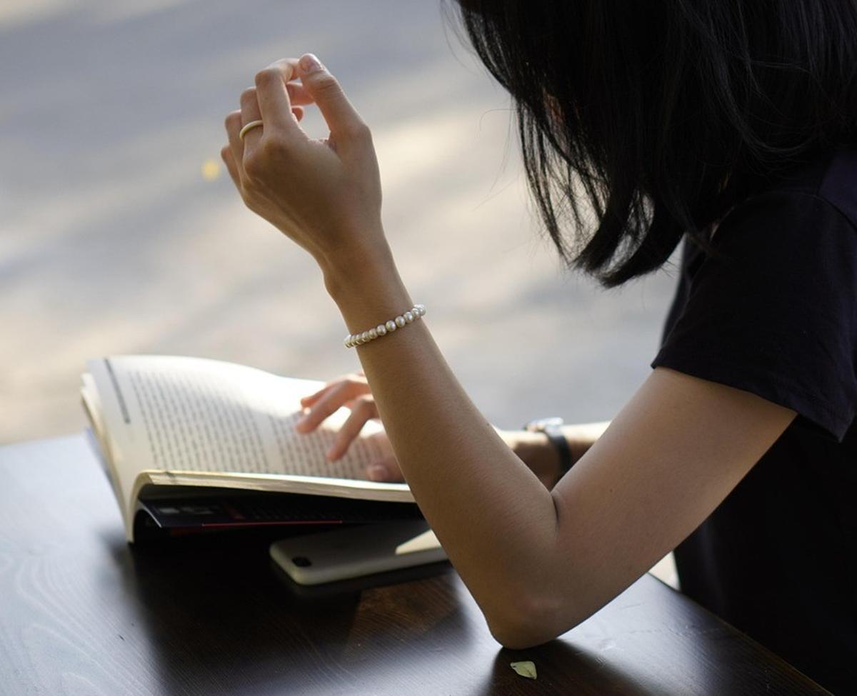 A partir de los 11 años cambia la relación de los jóvenes con el libro.