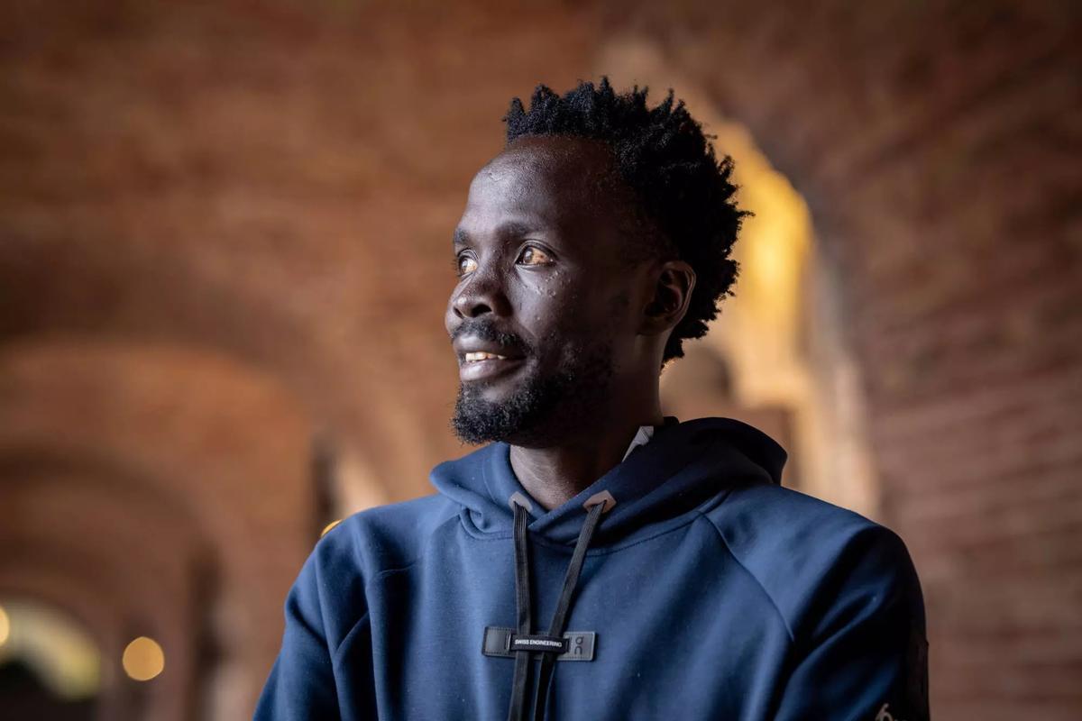 Retrato de Dominic Lobalu, compitió en el equipo de refugiados de los JJOO de París 2024