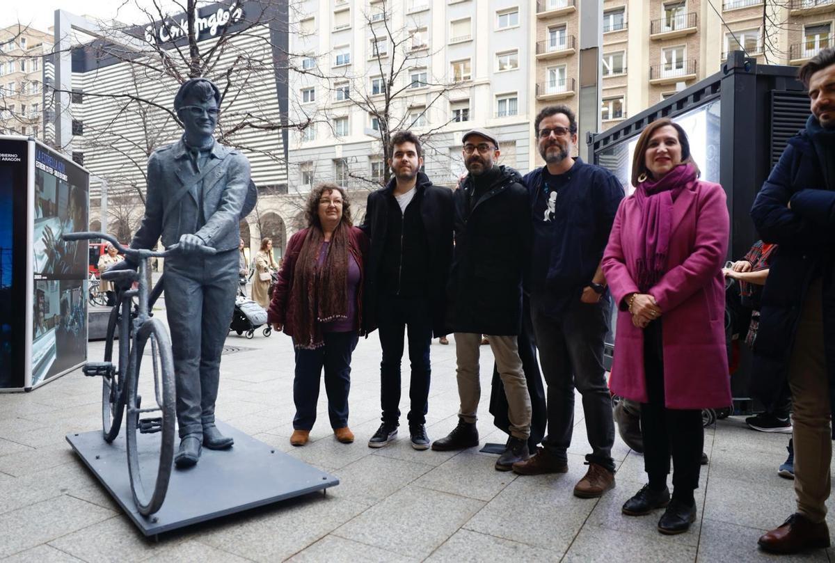 La escultura se ha destapado este jueves en el Paseo Independencia.
