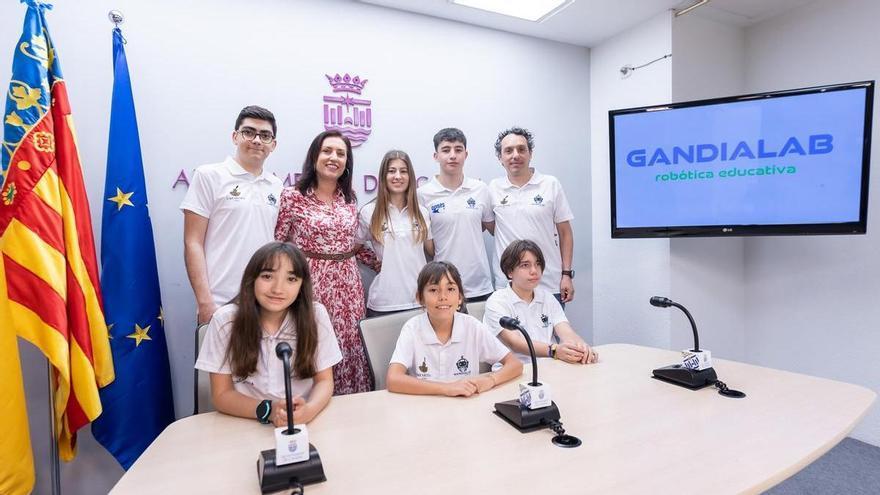 Gandia, patrocinadores y una campaña de "crowfunding" ayudarán al equipo de robótica que viajará a Sidney