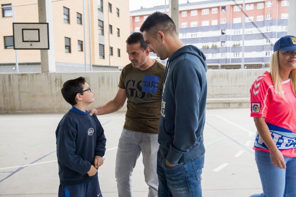 Los jugadores del Real Oviedo, Esteban y Diegui, visitan el colegio de La Corredoria 2