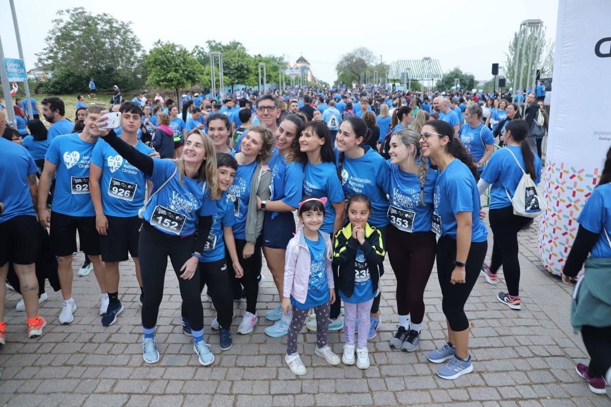 Un tsunami azul recorre Córdoba por el autismo