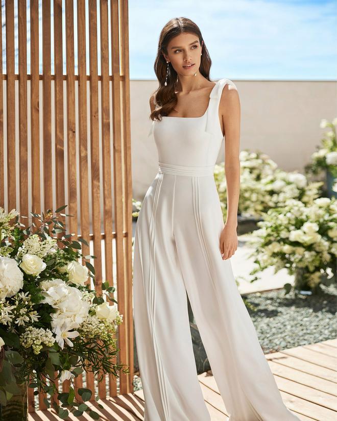 El vestido de novia con pantalón tipo mono de Rosa Clará modelo Cerver