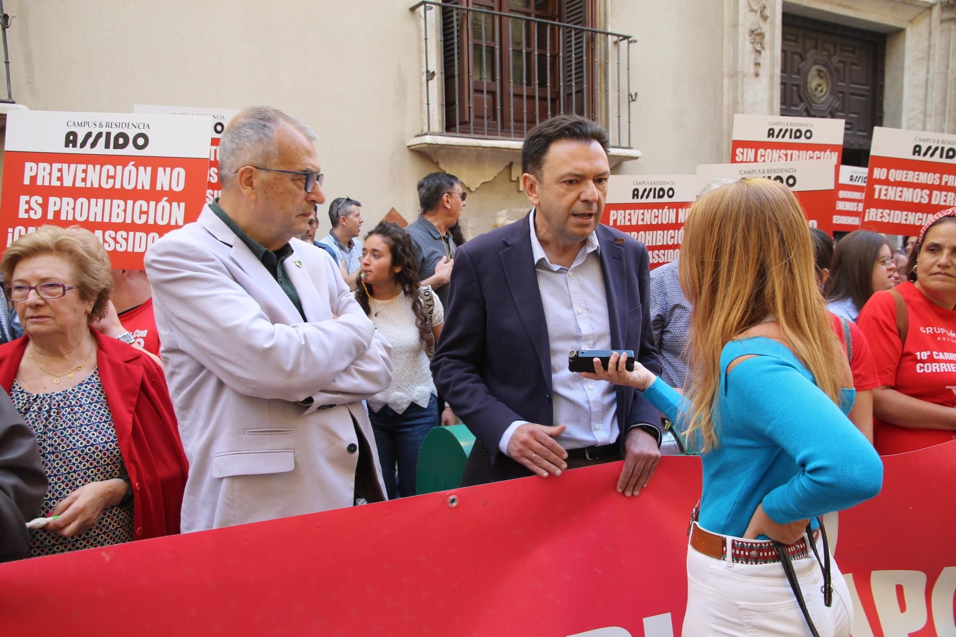 Concentración de Assido en Murcia ante la CHS