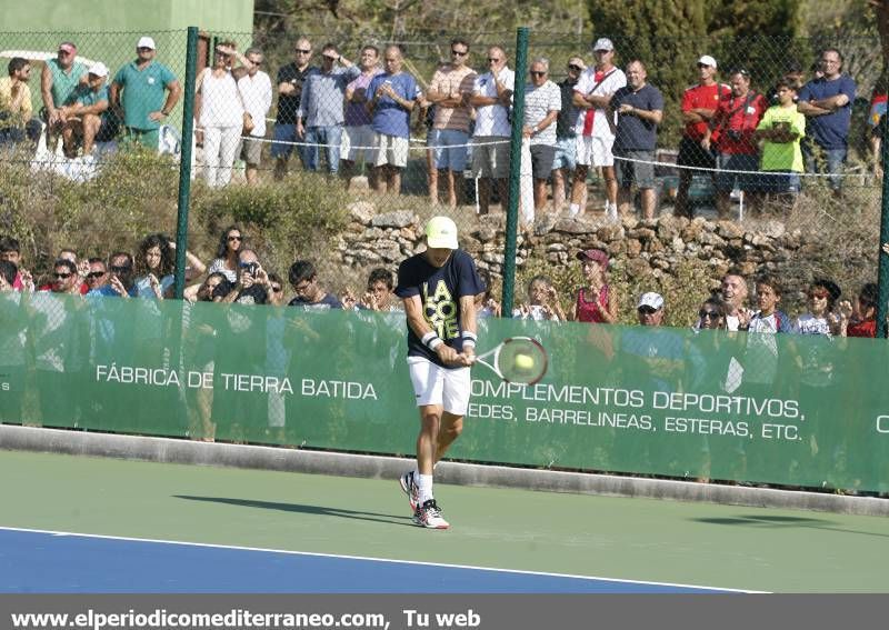 GALERÍA DE FOTOS- Bautista desata la locura peloteando con Ferrer en La Coma