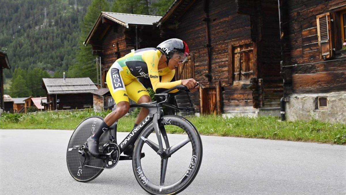 Bernal tiene el triunfo en Suiza en la palma de la mano.