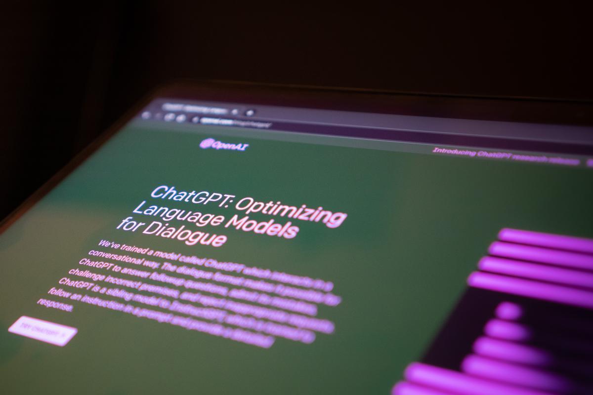 ChatGPT, una herramienta que podría ayudar a los ciberdelincuentes a potenciar sus estafas. ChatGPT, una herramienta que podría ayudar a los ciberdelincuentes a potenciar sus estafas.