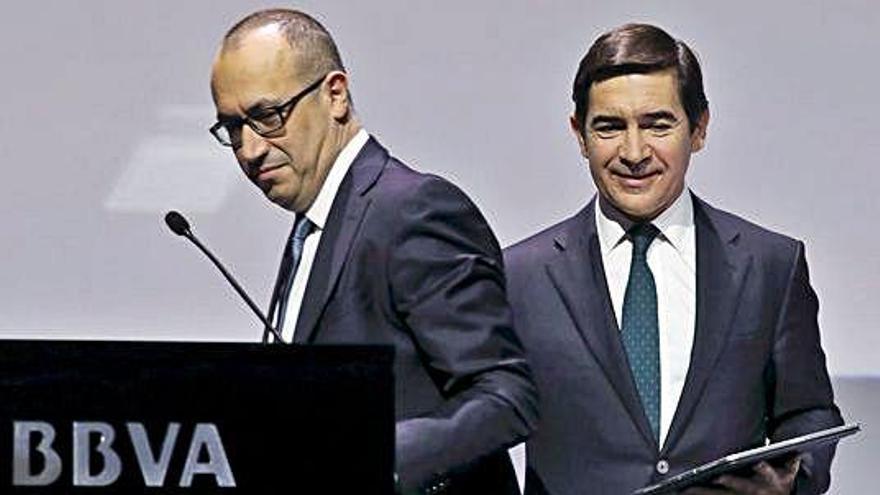 El conseller Onur Genc i el president de BBVA, Carlos Torres