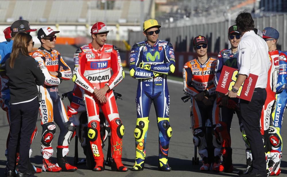 Así se hizo la foto de los nueve gandadores de la temporada en #MotoGP