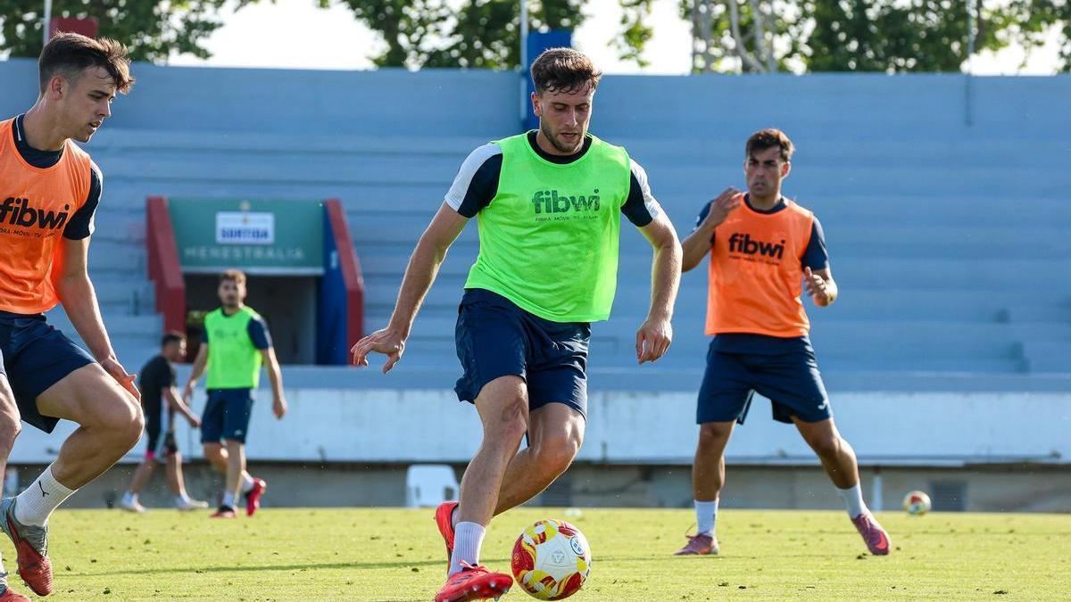 Peñafort, delantero del Poblense, en un entrenamiento de esta semana