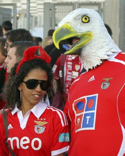 Las calles de Turín se han llenado de aficionados del Sevilla y del Benfica.
