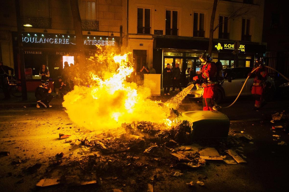 La manifestaciones en París contra la reforma de pensiones se saldan con 122 detenidos