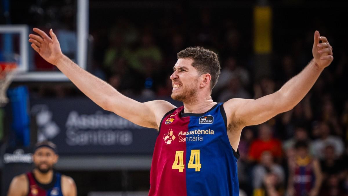 Joel Parra, en un partido con el Barça de basket