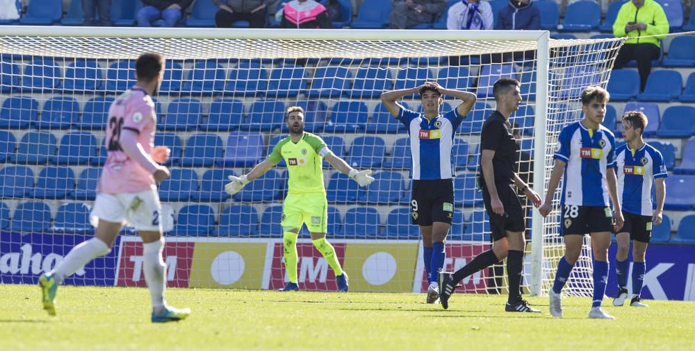 El Hércules desperdicia la ocasión y no pasa del empate ante el AE Prat.