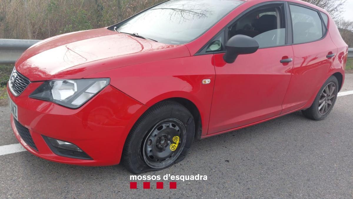 El cotxe accidentat a Palol de Revardit