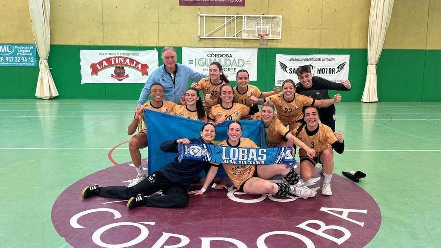 Épico triunfo en Córdoba del Lobas Oviedo, que vuelve a posiciones de ascenso a la élite femenina del balonmano