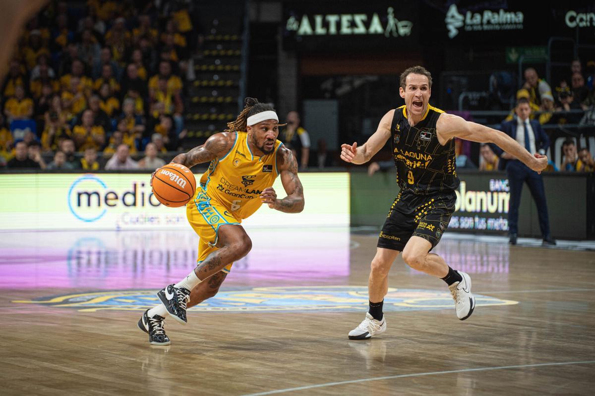 El partido La Laguna Tenerife CB Canarias-CB Gran Canaria, en imágenes