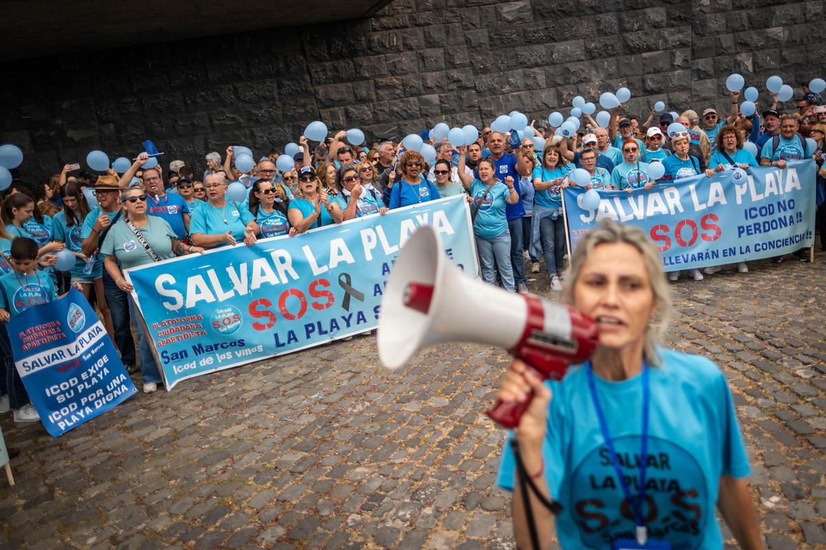 Manifestación de la plataforma ciudadana SOS Playa de San Marcos