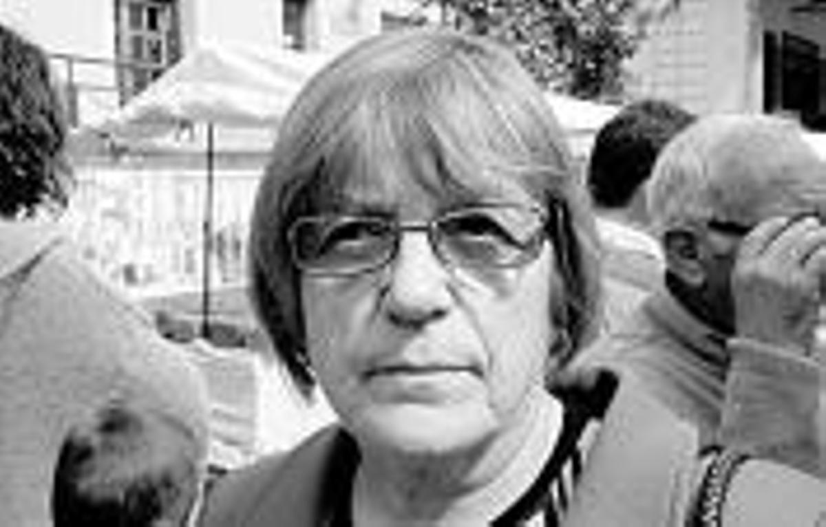 Los candasinos, indignados por el abandono del mural de la Salve, asumen su pérdida