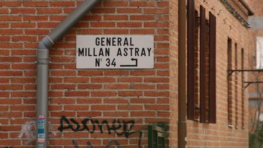 Cartel con el nombre de la calle de Millán Astray, en Madrid.