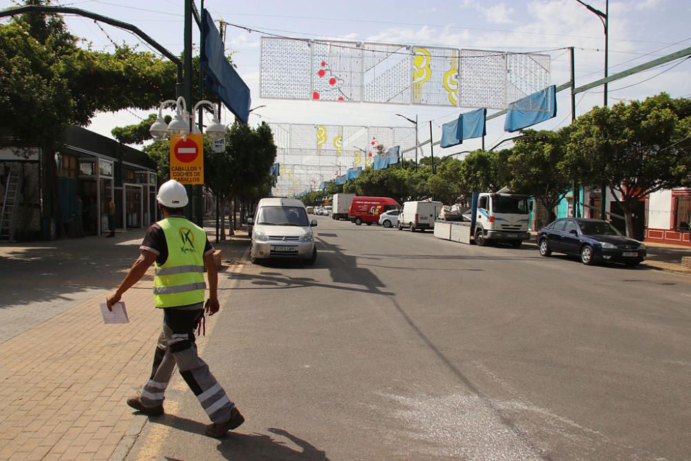 El Cortijo de Torres acelera los trabajos en casetas, calles y portada para ponerse a punto de cara al inicio de la semana de Feria.