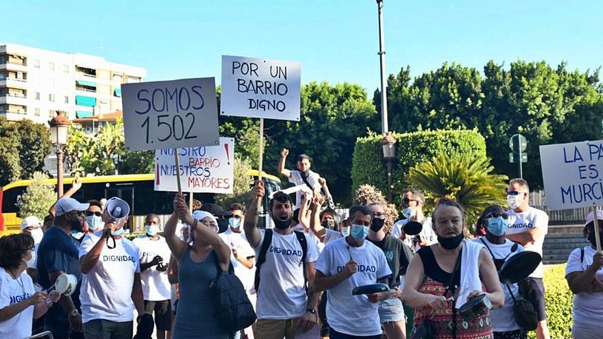 Vecinos de La Paz protestan  en la Glorieta para reclamar  el plan de López Rejas