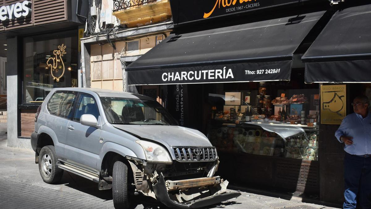 Galería | Aparatoso accidente en el centro de Cáceres