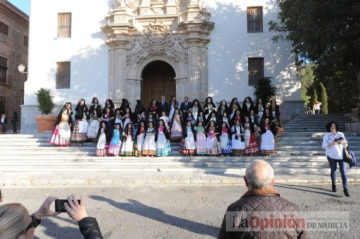 Ofrenda floral a la Virgen de las candidatas a Reina de la Huerta