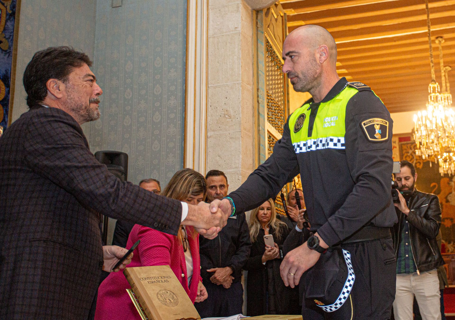 Toma de posesión de 22 Policías Locales y 15 Bomberos