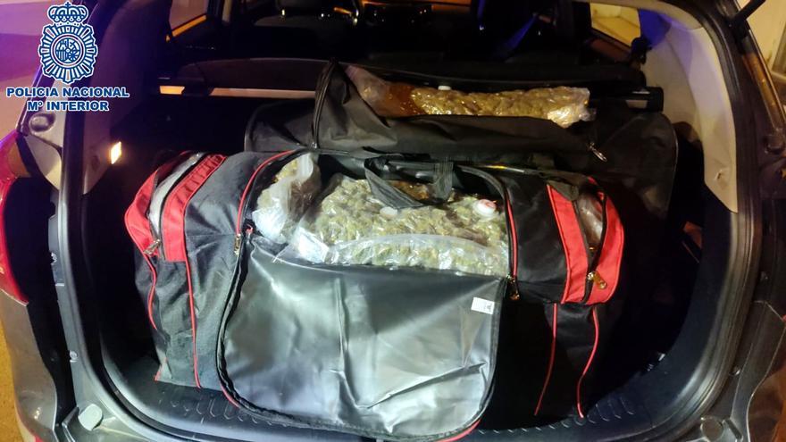 Detenido al intentar cruzar la frontera a Francia con 25 kilos de marihuana en el maletero