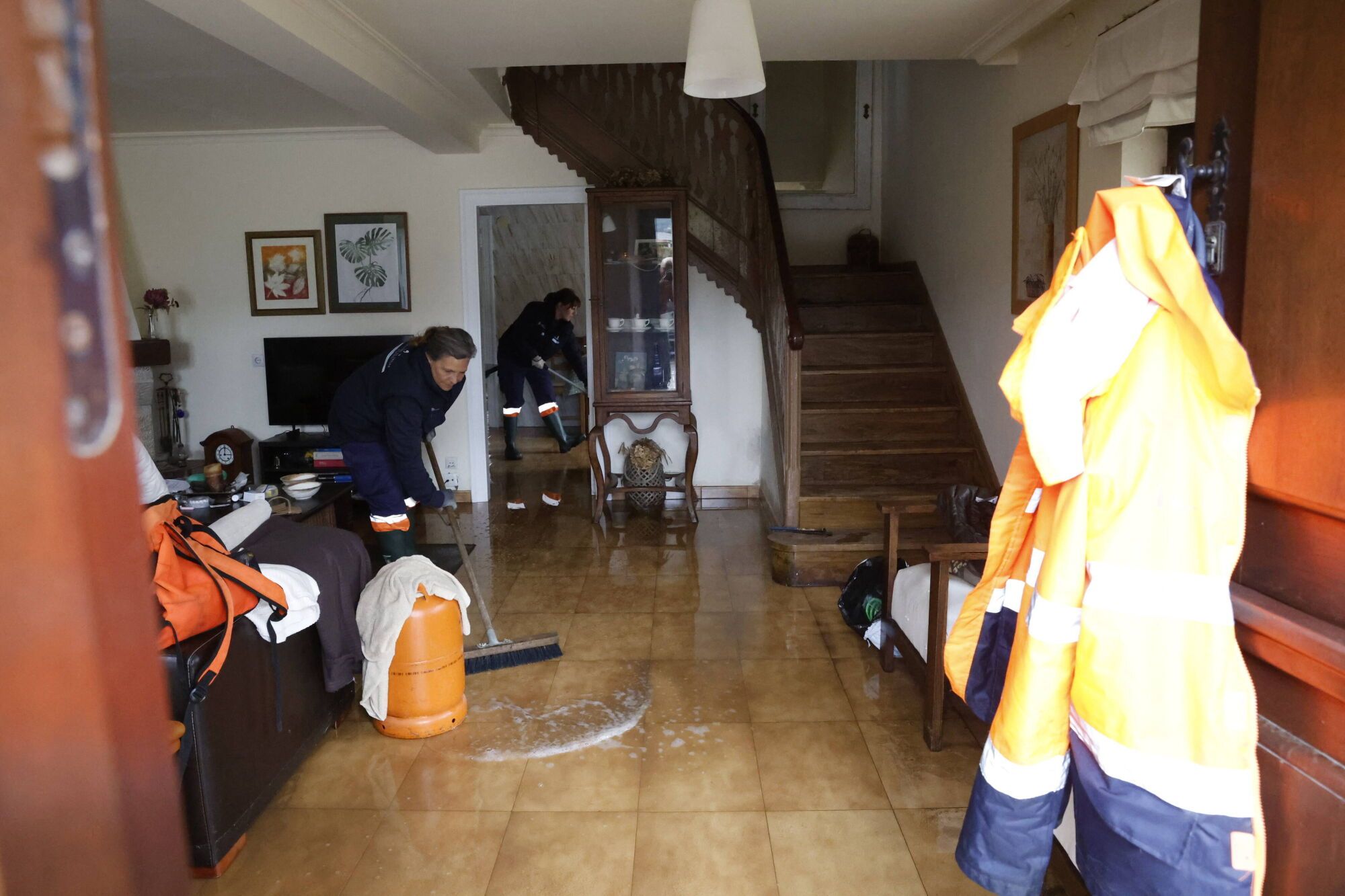 EN IMÁGENES: Caos en Colunga por las inundaciones de esta madrugada
