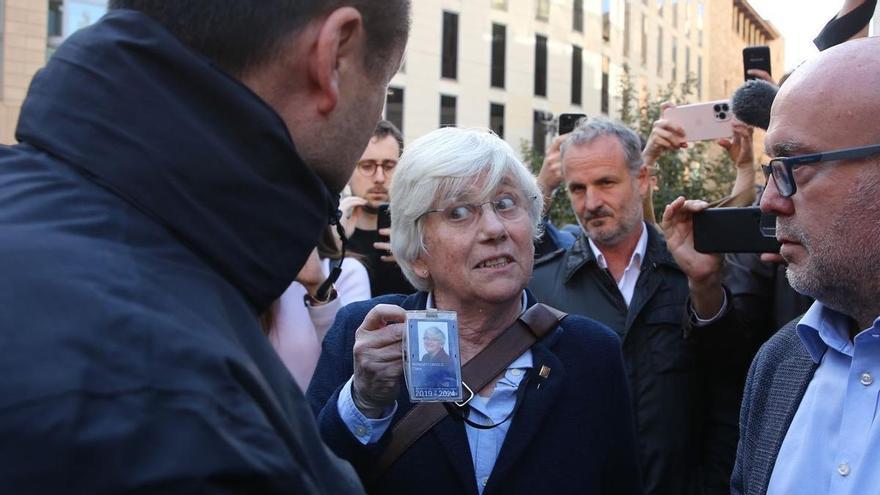 El moment de la detenció de Clara Ponsatí