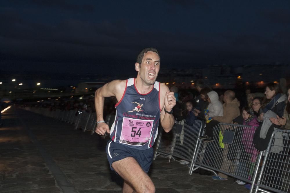 La carrera nocturna de la Torre de Hércules