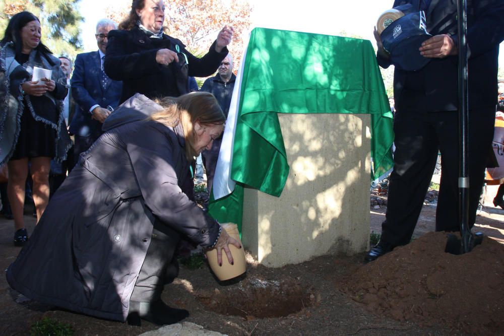 Los familiares de García Caparros depositan sus cenizas en Parcemasa