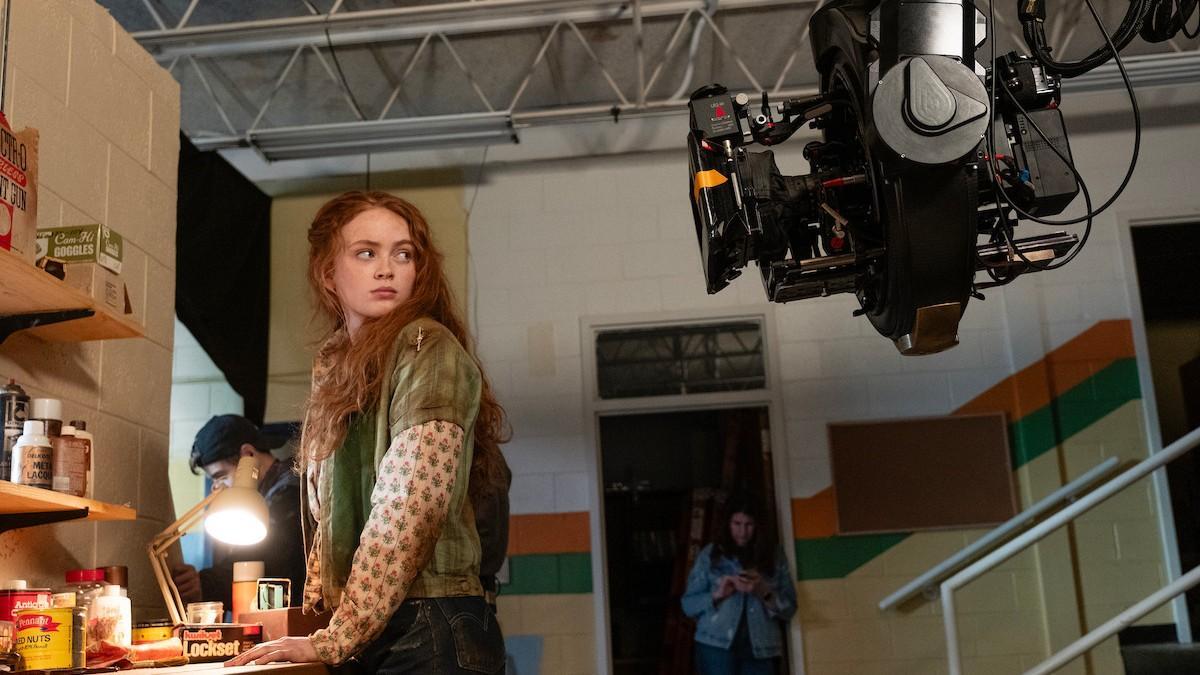 La actriz Sadie Sink, que interpreta a Max Mayfield en la serie de Netflix 'Stranger Things', durante el rodaje de la exitosa producción..