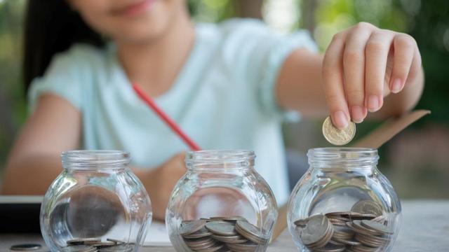 La asesora financiera Natalia Lara explica la técnica de "pagarte a ti primero" para asegurar el ahorro mensual