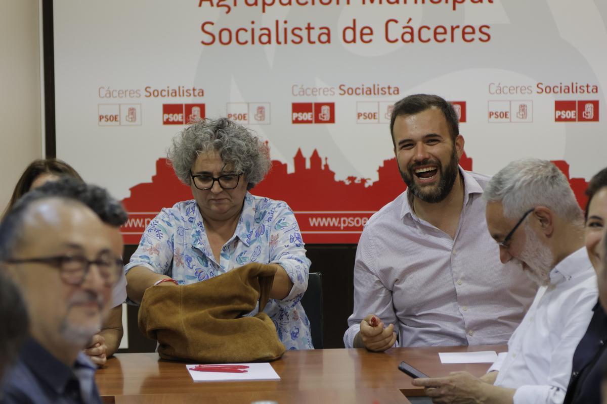 Luis Salaya, feliz hoy en la sede de su partido.