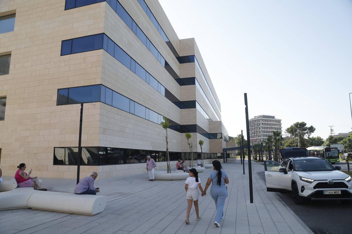 A.J.González Córdoba Hospital Reina Sofía edificio de consultas externas del Materno Infantil
