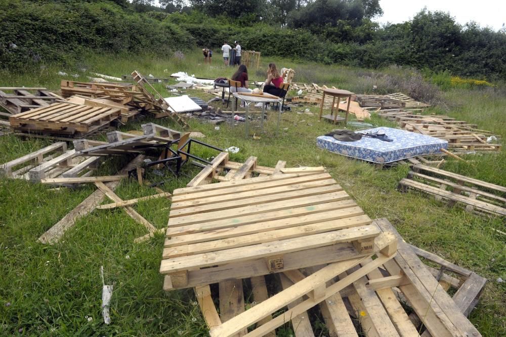 Los barrios del Agra do Orzan y Os Mariñeiros ultiman los detalles para la celebración de este San Juan 2016 en A Coruña. El Concello recibe 500 peticiones de hogueras, más del doble que el año pasado.