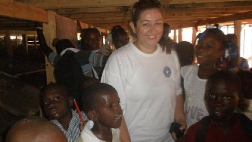 La voluntaria zamorana en una de sus últimas visitas a las obras del orfanato en Puerto Príncipe.