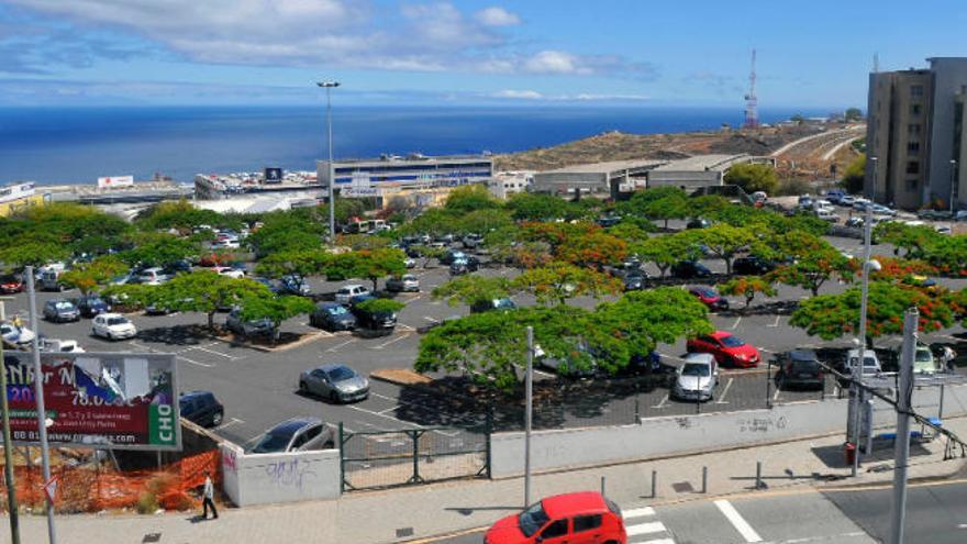 Aparcamiento anexo al hospital de La Candelaria.